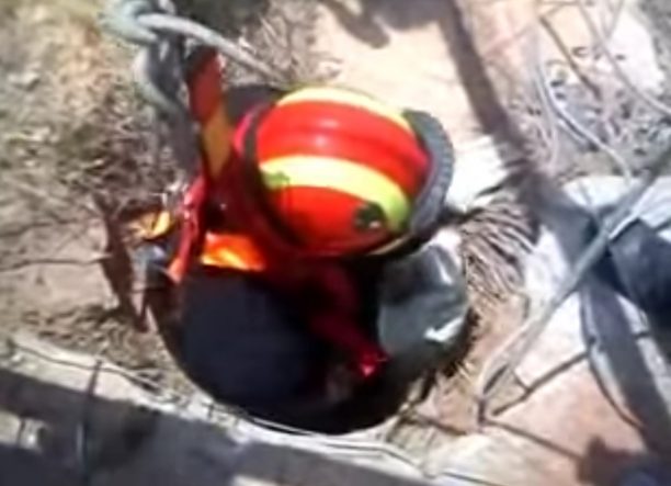 Ηράκλειο Κρήτης: Η Ε.Μ.Α.Κ. έσωσε το σκυλάκι που είχε πέσει σε φρεάτιο (βίντεο)