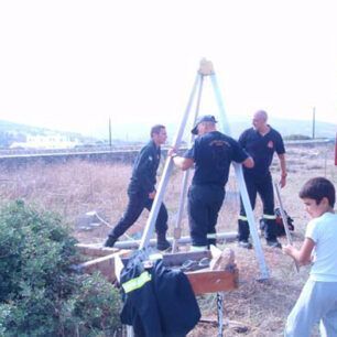 Πυροσβέστες απεγκλώβισαν γάτα από πηγάδι στον Αμπελά της Πάρου 4 ParosAmpelasPigadiPyrosvestes2 11 2021 5