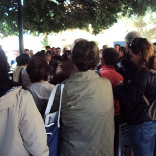 Διαμαρτυρήθηκαν για την εξόντωση των αδέσποτων στους Αγίους Θεοδώρους 4 AgioiTheodoroiKorinthiasDiamartyria26 10 2014 1