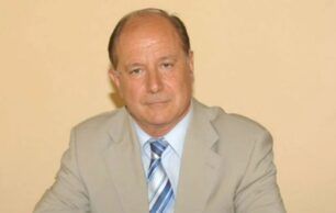 Ο δήμαρχος Ζακύνθου καλύπτει τους κυνηγούς που διαπράττουν ένα διαρκές έγκλημα εξοντώνοντας τρυγόνια και την άνοιξη