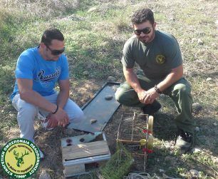 Κατέθεσε μήνυση εναντίον των 3 ανδρών που παγίδευαν ωδικά πτηνά στους Αγ. Θεοδώρους Κορινθίας