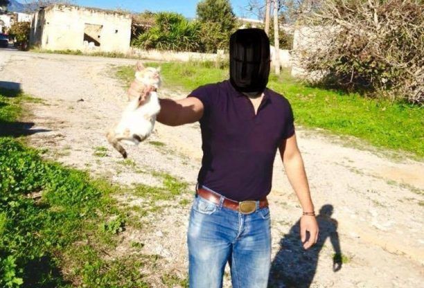 Ηράκλειο Κρήτης: Έπνιξε το γατάκι με τα χέρια του και ανέβασε τη φωτογραφία στο facebook