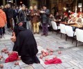 Αντιπολεμικό δρώμενο με κομμένα κεφάλια ζώων στο Κολωνάκι