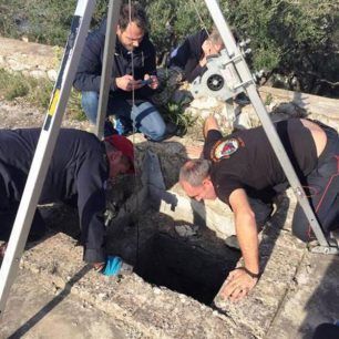 Έσωσαν τον σκύλο που βρέθηκε εγκλωβισμένος σε βάθος 5 μέτρων σε μια δεξαμενή στην Ανθούπολη Πάτρας (βίντεο) 4 EMAKPatrasDiasosiSkylou 3