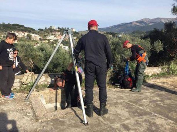 Έσωσαν τον σκύλο που βρέθηκε εγκλωβισμένος σε βάθος 5 μέτρων σε μια δεξαμενή στην Ανθούπολη Πάτρας (βίντεο)