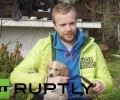 Λέσβος: Ο Βάσκος ναυαγοσώστης υιοθέτησε τον σκύλο που βρήκε μέσα στην βάρκα των προσφύγων (βίντεο)
