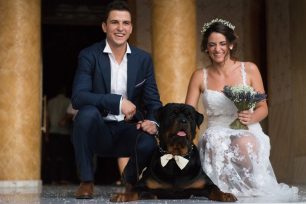 Πήγαν στον γάμο τους μαζί με τον σκύλο τους