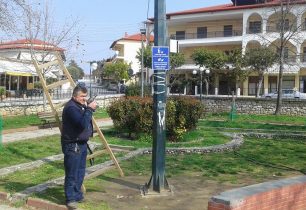 Πινακίδες με τις υποχρεώσεις των κηδεμόνων ζώων στους δημόσιους χώρους τοποθέτησε στα Γιαννιτσά ο Δήμος Πέλλας