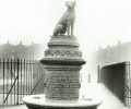 Η ιστορία ενός αγάλματος στο Λονδίνο στη μνήμη των σκυλιών που βασανίστηκαν για το «καλό» της επιστήμης