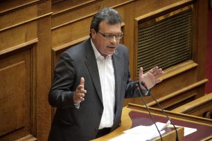 Απόφαση - παρωδία για το περιβάλλον απ' τον Σ. Φάμελλο που χαρακτηρίζει το κυνήγι «εργαλείο περιβαλλοντικής διαχείρισης» και κάνει τα χατίρια των κυνηγών