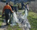 Ψαράς έριξε δίχτυα στον ταμιευτήρα της λίμνης Κάρλας αν και η αλιεία εκεί απαγορεύεται