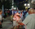 Αγία Ευθυμία Φωκίδας: Εκκλησιαστικός επίτροπος κλώτσησε σκύλο μπροστά στα παιδιά την ώρα της λιτανείας (βίντεο)