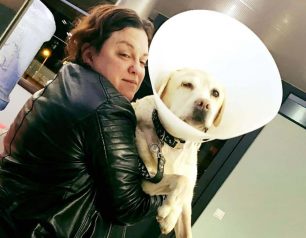Με δάκρυα στα μάτια η Ιωάννα - Μαρία Γκέρτσου ευχαρίστησε όσους τη βοήθησαν να σώσει την άρρωστη σκυλίτσα της (βίντεο)