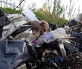 Καρδίτσα: Έσωσε το κουταβάκι που βρήκε πεταμένο ανάμεσα σε σκουπίδια και μπάζα (βίντεο)