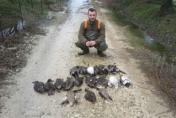 Κυνηγός σκότωσε 18 πάπιες (και είδη υπό προστασία) σε απαγορευμένη για το κυνήγι περιοχή στον Αμβρακικό Κόλπο