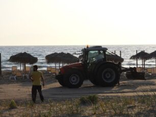 Απαγορεύεται η χρήση τροχοφόρων σε παραλίες και αμμόλοφους του Εθνικού Πάρκου Υγροτόπων Κοτυχίου – Στροφυλιάς (βίντεο)