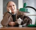 Ο Ντίνος Χριστιανόπουλος και οι γάτες που τόσο αγάπησε...