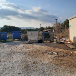 Πέταξαν τον νεκρό σκύλο τους στον κάδο, ούτε λόγος για ταφή 5 KerateaKadosSkylosNekros16 11 2020 2