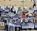 Συμβολική διαμαρτυρία έξω από τη Βουλή για την κακοποίηση των ιπποειδών στη Σαντορίνη