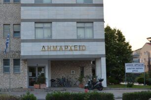 Καταγγέλλει τον Δήμο Αρταίων για αδιαφορία – Ενάμιση χρόνο παρακαλεί για τη στείρωση σκυλίτσας στις Κεραμάτες