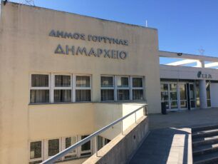 Καταγγέλλουν την αδιαφορία του Δήμου Γόρτυνας και τις απειλές που δέχονται επειδή ζητούν στειρώσεις και τροφές για τ’ αδέσποτα