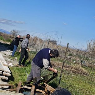 Εθελοντές φροντίζουν τα κακοποιημένα πάνω στα λύματα σκυλιά στο παράνομο Δημοτικό Κυνοκομείο Αλεξάνδρειας και ο Δήμος αδιαφορεί (βίντεο) 8 AlexandriaImathiasDimotikoKynokomeioSkylia22 2 2026 70