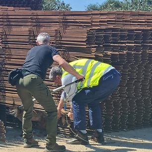 Αλεπού βρέθηκε καρφωμένη σε μπετόβεργα σε εργοτάξιο στο Ελληνικό Αττικής (βίντεο) 6 AlepouKarfomeniMpetovergaEllinikoAttikis30 4 2026 3