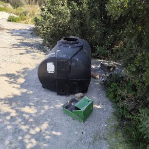 Αδέσποτα μένουν χωρίς νερό και τροφή – Που πάνε τα χρήματα που ξοδεύει ο Δήμος Βόλου; (Βίντεο) 11 MozasMagnisiasAdespotaTaistra15 3 2026 3