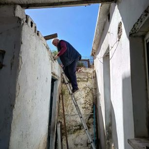 Χωρίς στήριξη από τον Δήμο Νίκαιας – Αγίου Ιωάννη Ρέντη εθελοντές φροντίζουν επιπλέον κακοποιημένα σκυλιά (βίντεο) 17 NikaiaAttikisSkyliaTaratsa3 4 2026 15