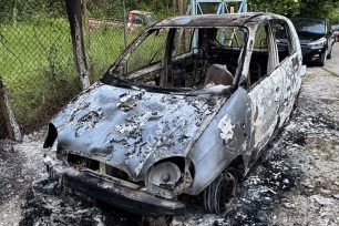Λέσβος: Του έκαψαν το αυτοκίνητο επειδή κατήγγειλε την κακοποίηση αλόγων σε πανηγύρια (βίντεο)