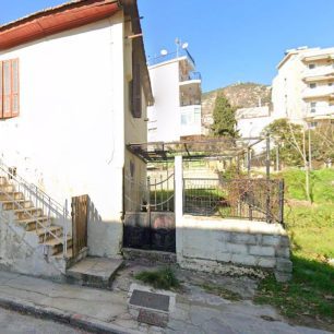 Καβάλα: Έγκλημα ή ατύχημα; Γάτα βρέθηκε σφηνωμένη σε πόρτα σε κατάσταση προχωρημένης σήψης 1 KavalaGataPortaOdosArkadiou17Google 2