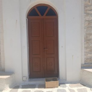 Πάρος: Εγκατέλειψε έξι νεογέννητα κουτάβια έξω από από το εκκλησάκι του Αγίου Φωκά (βίντεο) 2 ParosAgiosFokasEkklisakiKoutaKoutavia22 6 2026 1