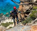 Ζάκυνθος: Πυροσβέστες έσωσαν σκύλο που εγκλωβίστηκε σε απόκρημνη ακτή