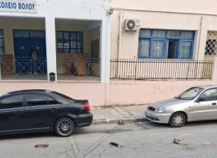 Βόλος Μαγνησίας: Αδέσποτα γατάκια σκοτωμένα έξω από το 2ο Ειδικό Δημοτικό Σχολείο