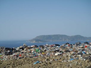 Σκουπιδότοπος ο βιότοπος της θαλάσσιας χελώνας caretta caretta στη Ζάκυνθο!