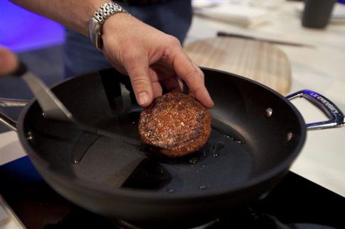 Λονδίνο: Το πρώτο μπιφτέκι από εργαστηριακό κρέας