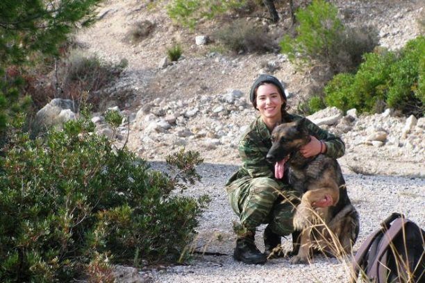 Έθαψαν με τιμές τον στρατιωτικό σκύλο έρευνας και διάσωσης