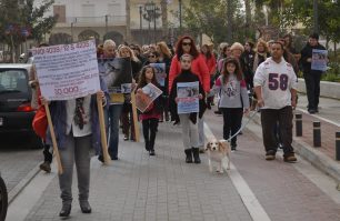 Διαμαρτυρήθηκαν για την θανάσιμη κακοποίηση του άρρωστου αδέσποτου στον Μαρκόπουλο Αττικής