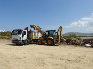 Ο Δήμος Νάξου μάζεψε τα σκουπίδια και τα μπάζα από τον υδροβιότοπο