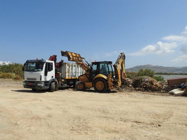 Ο Δήμος Νάξου μάζεψε τα σκουπίδια και τα μπάζα από τον υδροβιότοπο