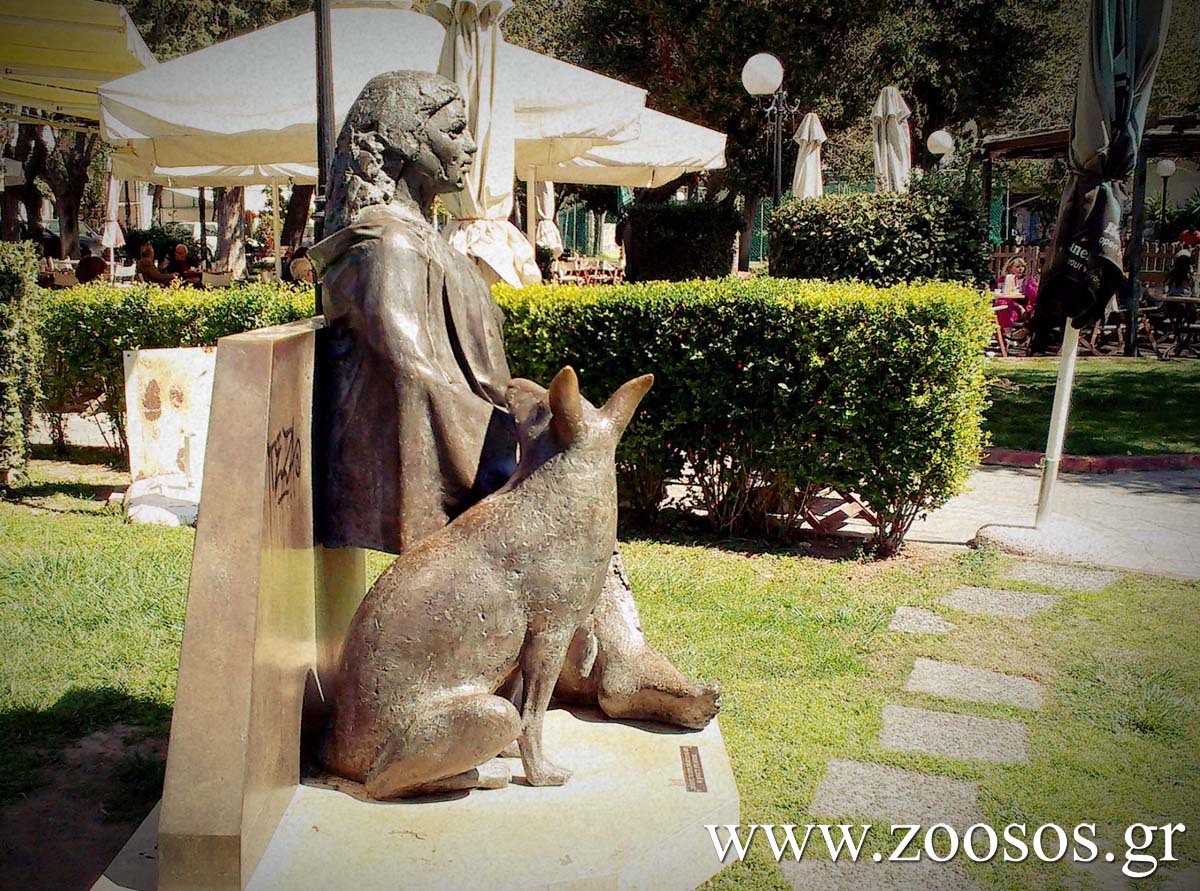 Συντροφιά με τον σκύλο - Δύο αγάλματα που στολίζουν το Μαρούσι Αττικής (βίντεο) 1 AgalmaMarousiSkylos1