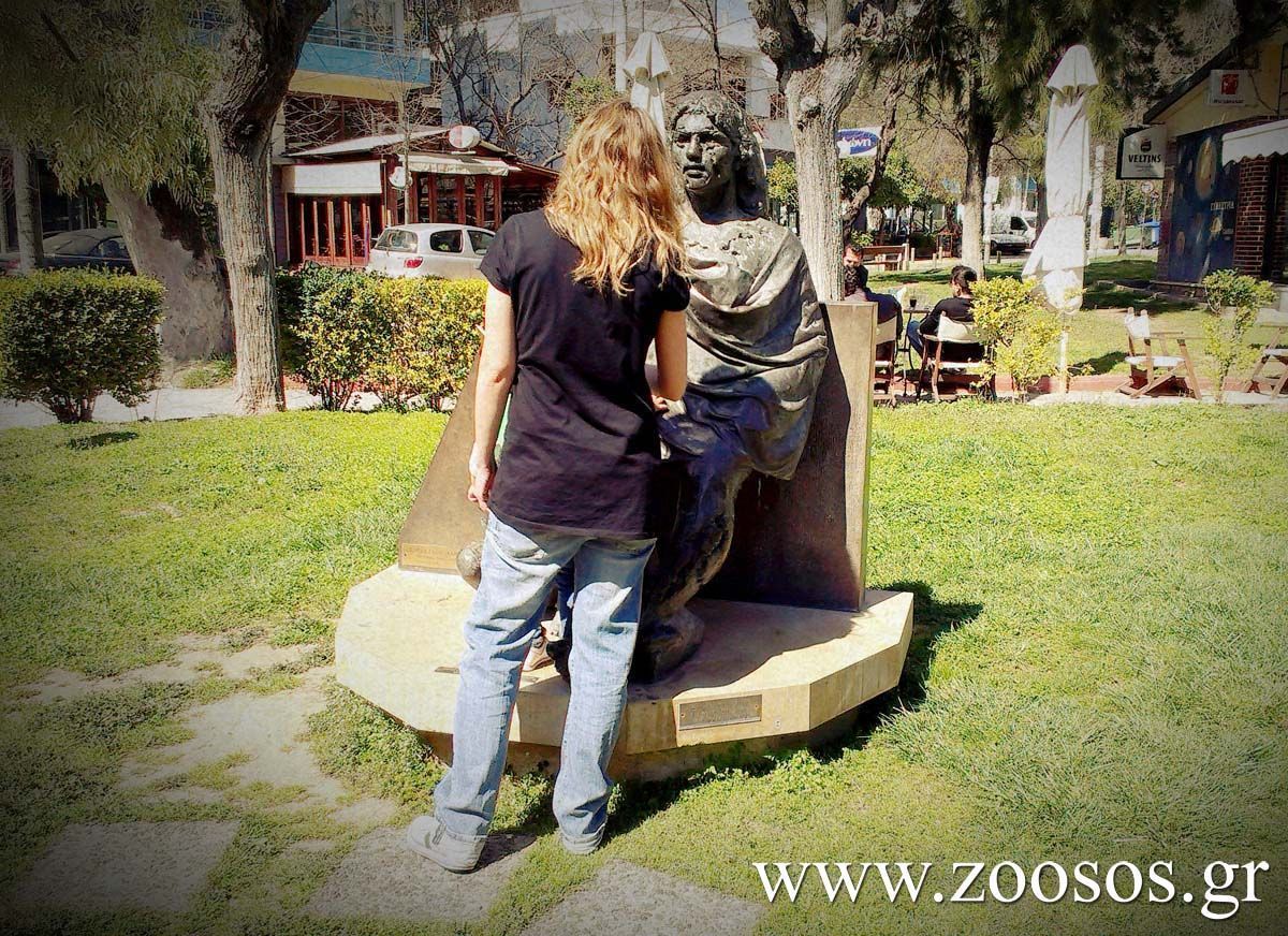 Συντροφιά με τον σκύλο - Δύο αγάλματα που στολίζουν το Μαρούσι Αττικής (βίντεο) 3 AgalmaMarousiSkylos3