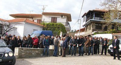 Σκυλιά πιστά στους ανθρώπους τους μέχρι το θάνατο 1 PervanaAgelouKideia